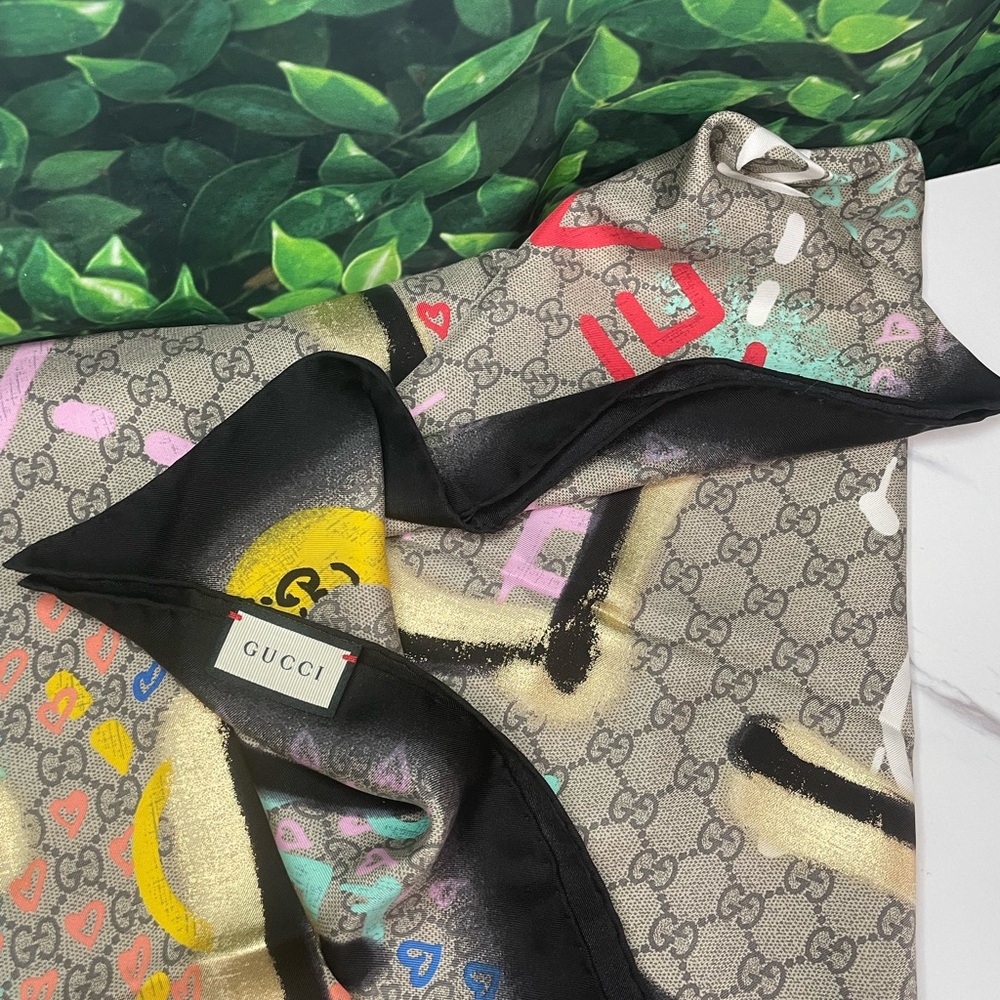 GUCCI SCARF 100% AUTHENTIC GUCCI GG MONOGRAM SCARF